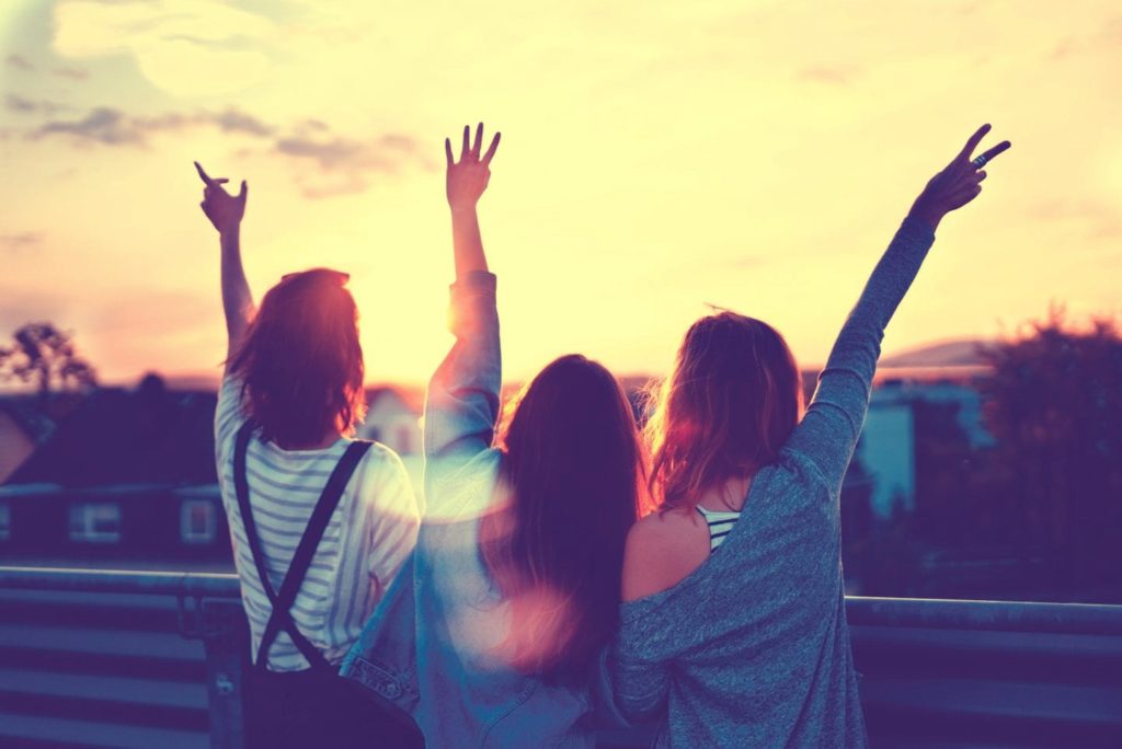 TIPS FOR TRAVELLING WITH FRIENDS